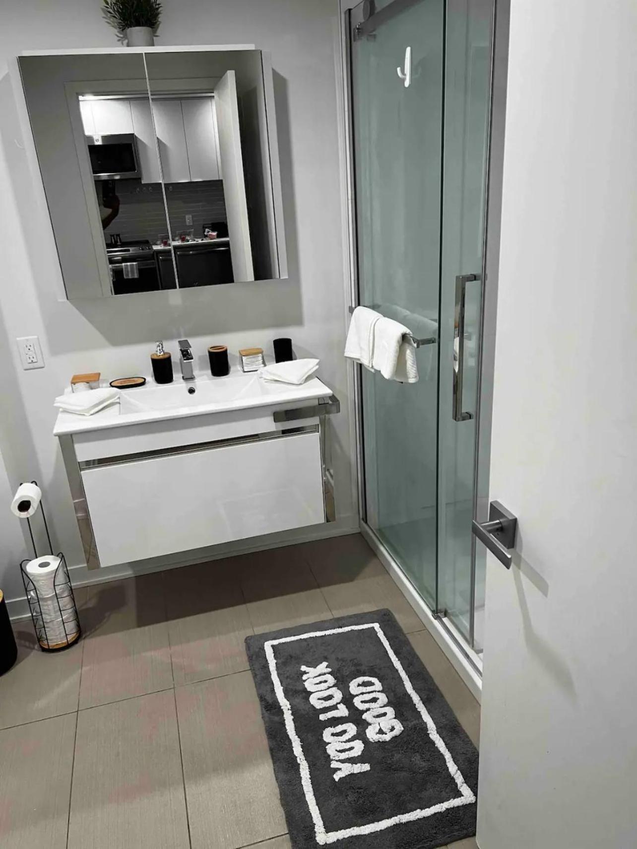 Condo In The Heart Of Downtown מונטריאול מראה חיצוני תמונה